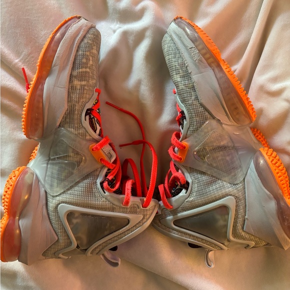 LeBron's food court basketball shoes - Picture 4 of 4